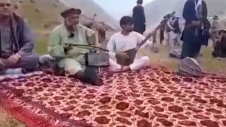 Los talibanes asesinaron a un cantante tras prohibir la música por ser "impura"