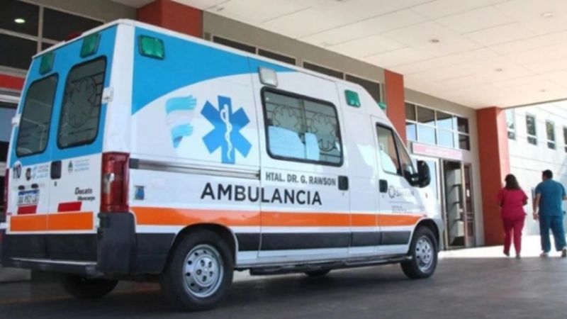 Le amputaron la pierna a un motociclista que chocó con un auto en Chimbas
