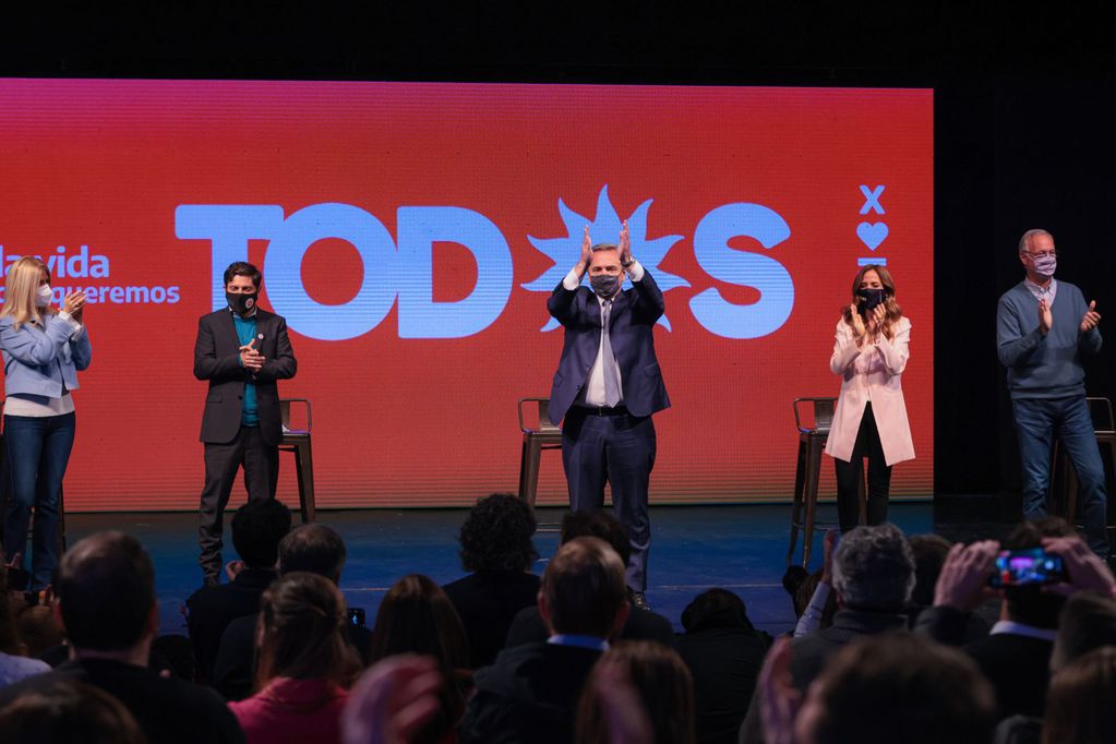 El Frente Todos cerró campaña contra Macri: "Ayudamos a que deje de desordenar todo" 