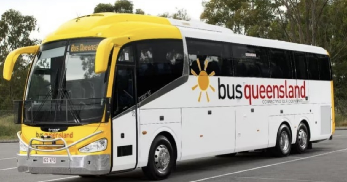 El conductor de un micro escolar abandonó a 18 nenes en medio de la ruta porque se estaban portando mal