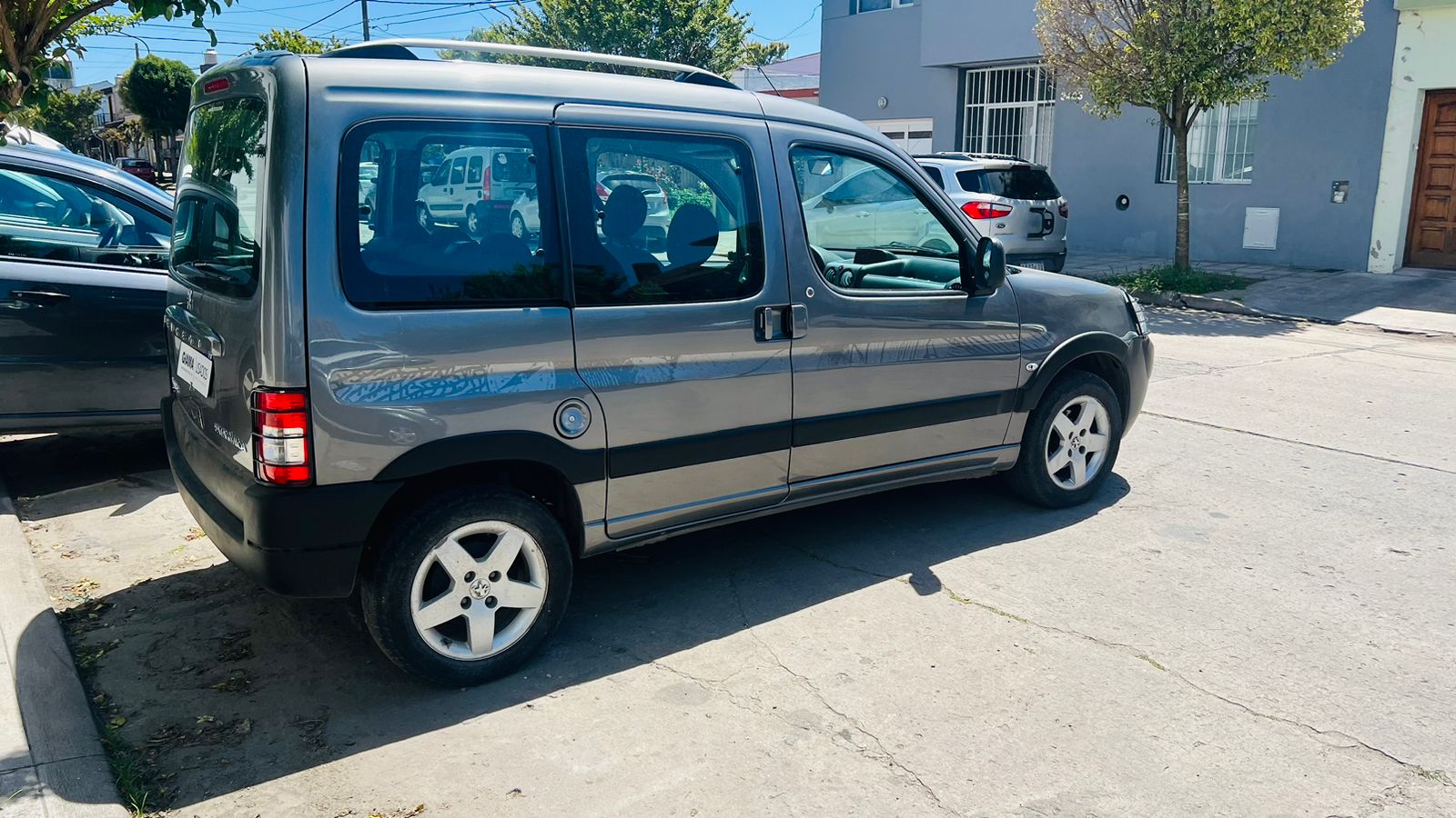 Le robaron su auto de la calle y lo recuperó seis horas después