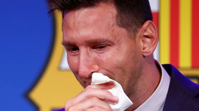Visiblemente emocionado, Messi confirmó su salida del Barcelona: "Me hubiese gustado despedirme de otra manera"