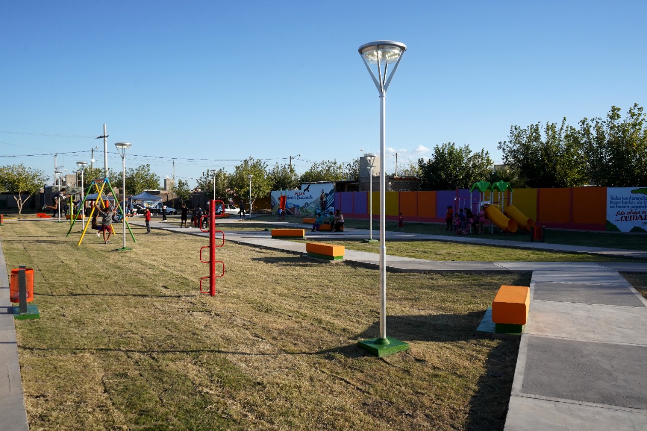 El Barrio Talacasto inauguró su plaza y va por obras de saneamiento
