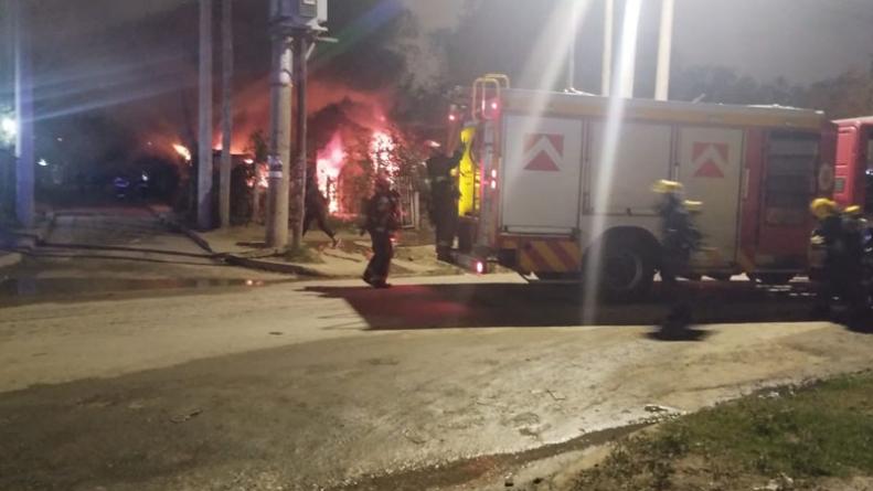 Se despertó y vio fuego en su casa: se salvó de milagro