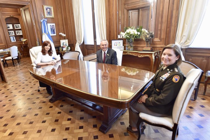 CFK otra vez con Stanley: charlaron con la primera mujer comandante de EE.UU.