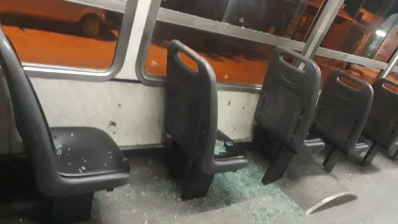Hirieron en la cabeza a una pasajera cuando apedrearon un colectivo