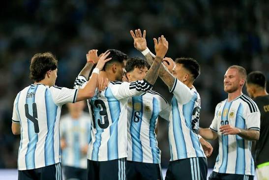 Argentina goleó 4-0 a Bolivia en Córdoba y comenzó la fecha FIFA con una gran actuación