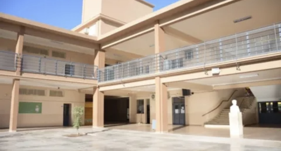 Papás de una escuela sanjuanina denunciaron que sus hijos hace tres dias que no tienen clases por falta de agua 