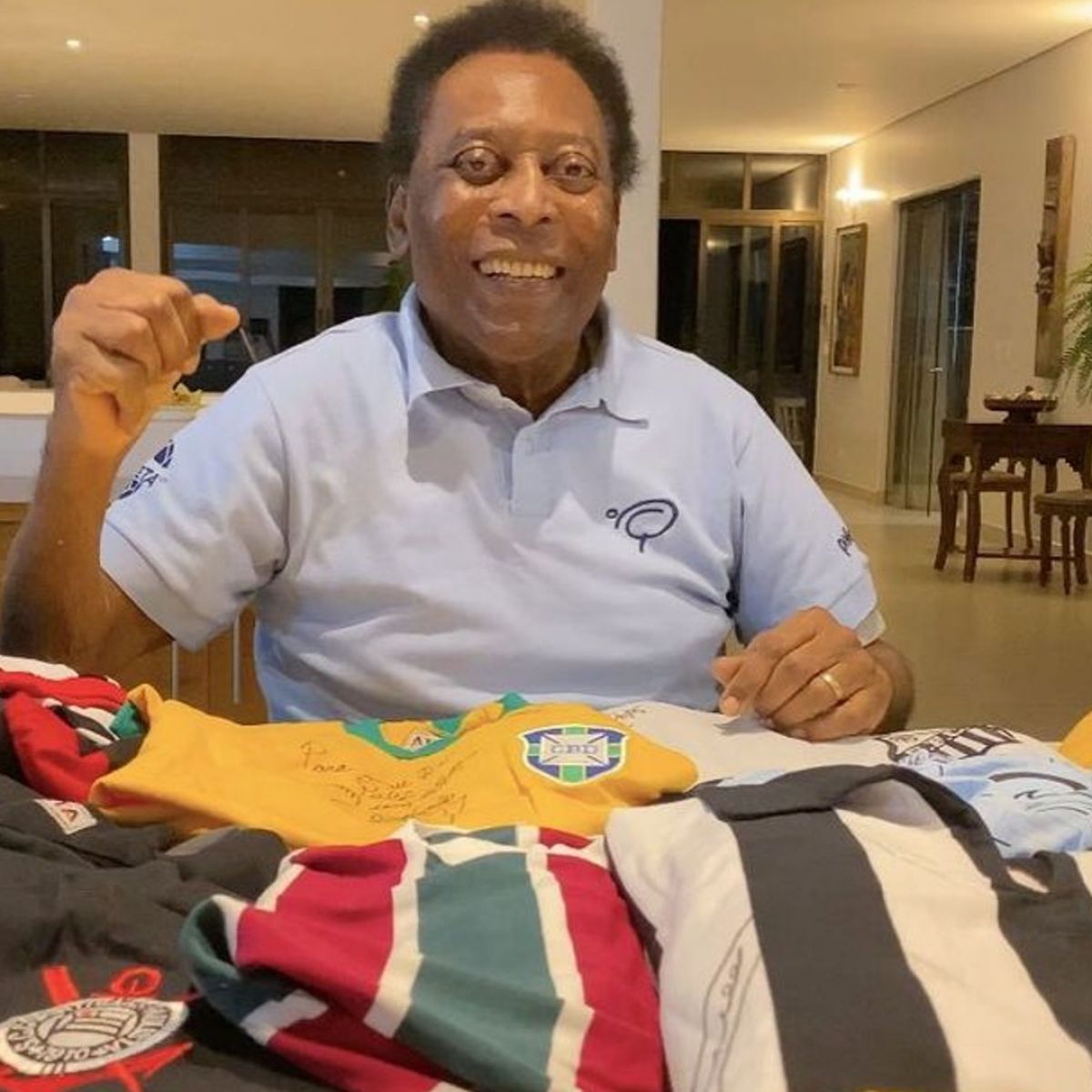 Pelé está internado en terapia intensiva por una caída a sus 80 años