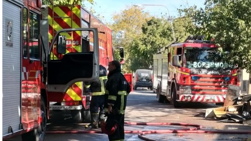 Una grúa quedó envuelta en llamas 