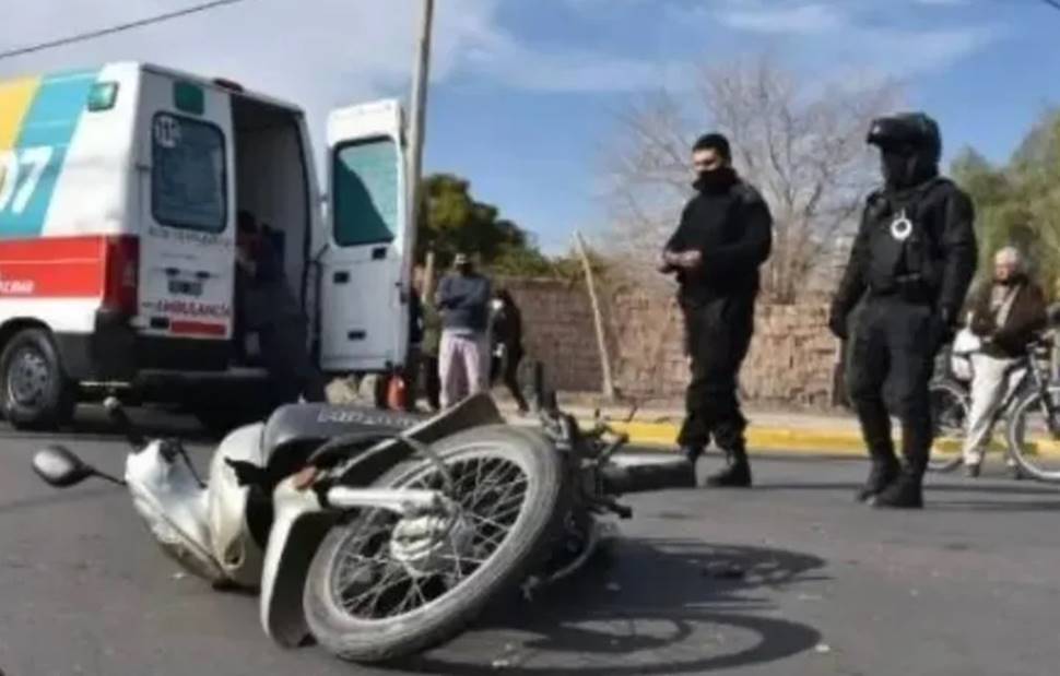 Atropelló a dos motociclistas, los dejó malheridos y se dio a la fuga