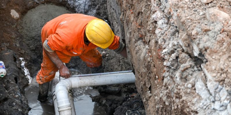 Con gas natural y cloacas, pero sin conexión