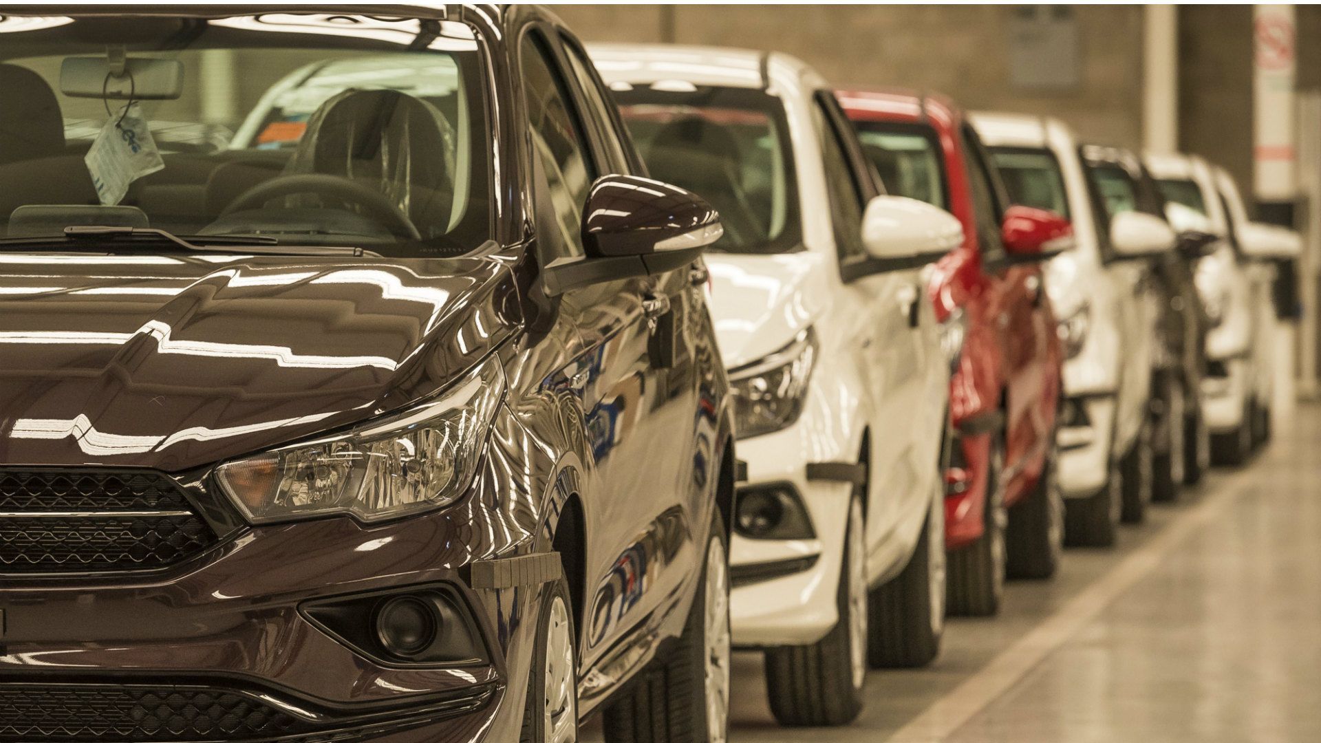 Por la suba de precios y baja del "blue" se frenó demanda para comprar autos