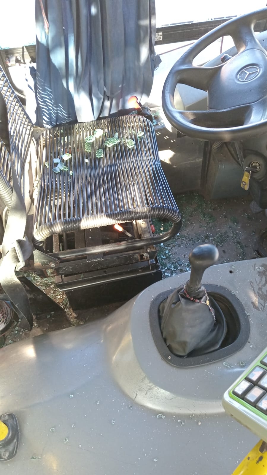 Apedrearon un colectivo de la Red Tulum y el chofer terminó herido