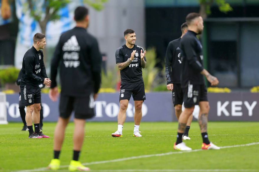 Argentina - Brasil: Lionel Messi y Leandro Paredes aceleran los tiempos para ser titulares en San Juan