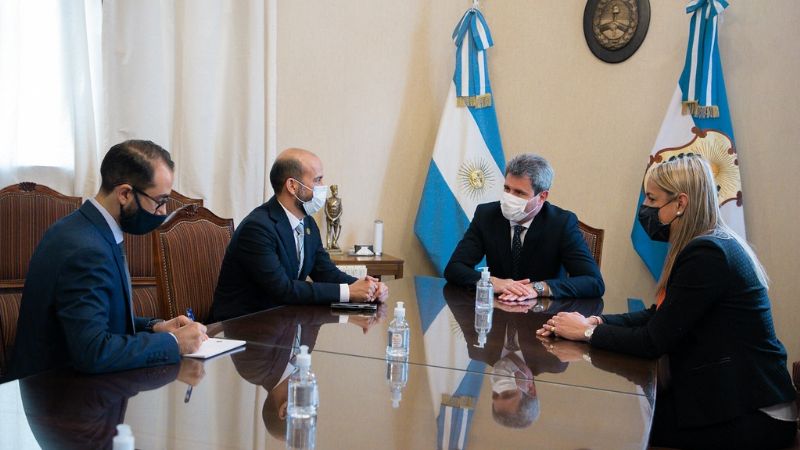 Reunión clave: Uñac se reunió en Casa de Gobierno con el embajador de Emiratos Árabes