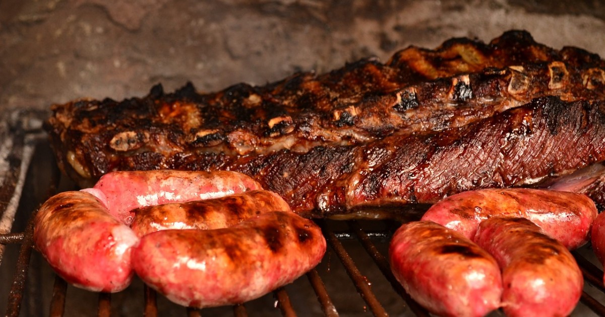 ¡Muuuuchaaaachos! El asado argentino es considerado la mejor comida de América