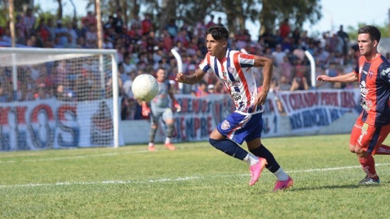 De Chimbas al país: la estrella de Peñarol, Leandro Espejo, empieza a jugar en primera