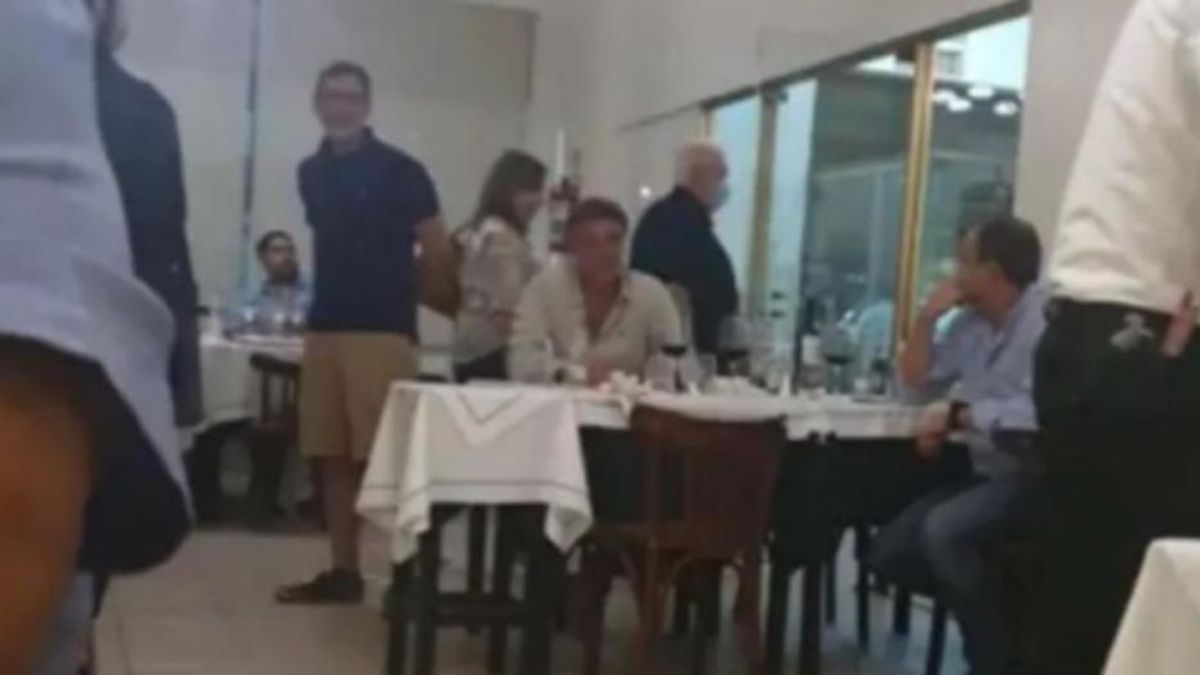 Escracharon a Ginés González García en un restaurante de Puerto Madero