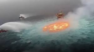 Explotó una plataforma de gas de Pemex y hay trabajadores desaparecidos