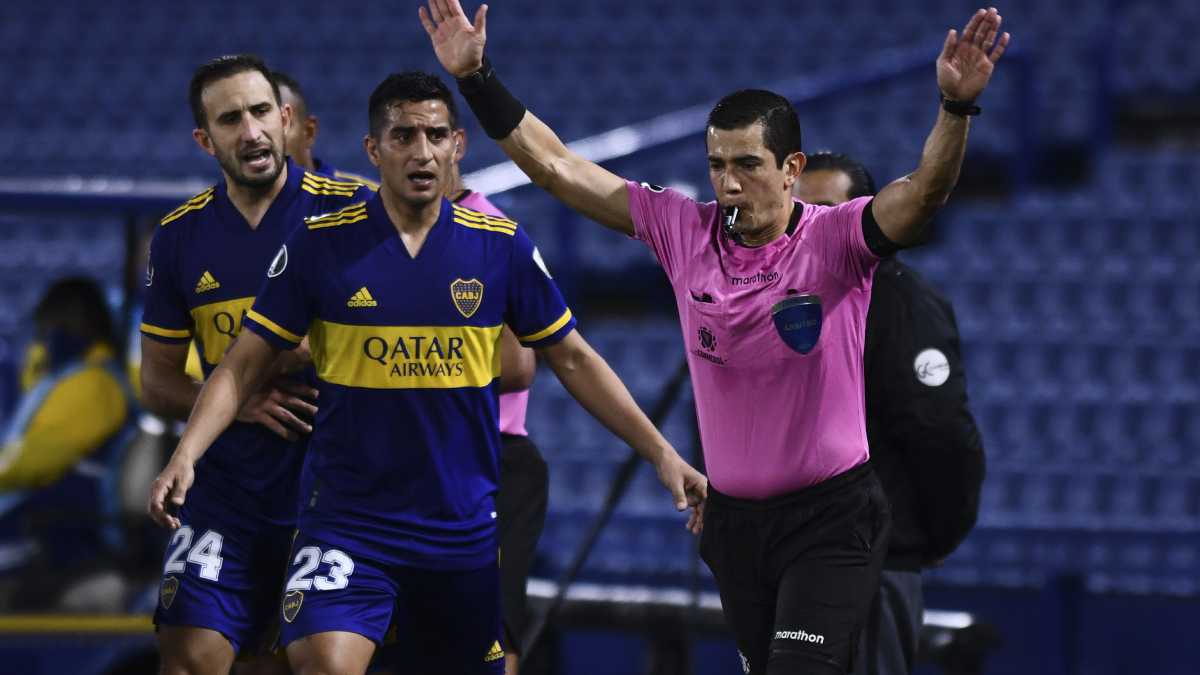 Por no cobrarle un gol lícito a Boca, suspendieron al árbitro del partido