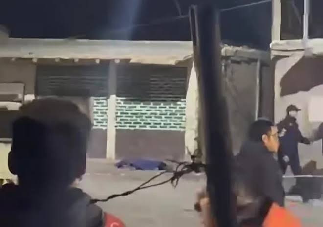Mataron a un joven dentro de su vivienda y buscan al responsable