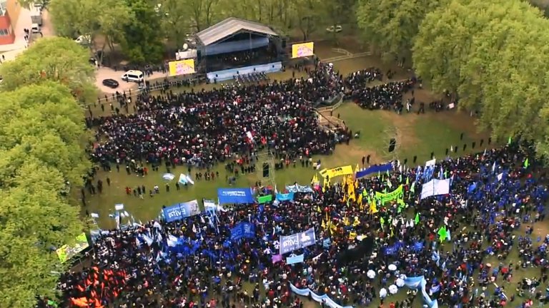 Alberto Fernández intentó mostrar una foto de unidad en el primer acto de campaña