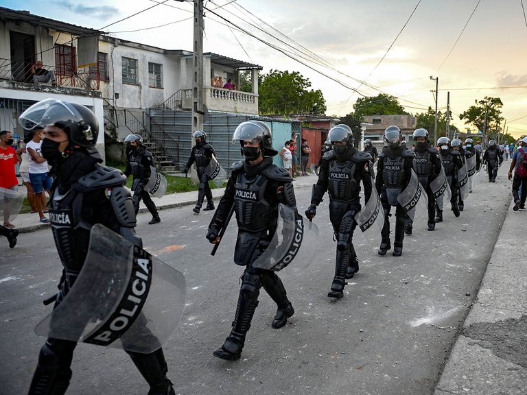 El régimen cubano de Castro desplegó una fuerte presencia policial ante  la protesta opositora