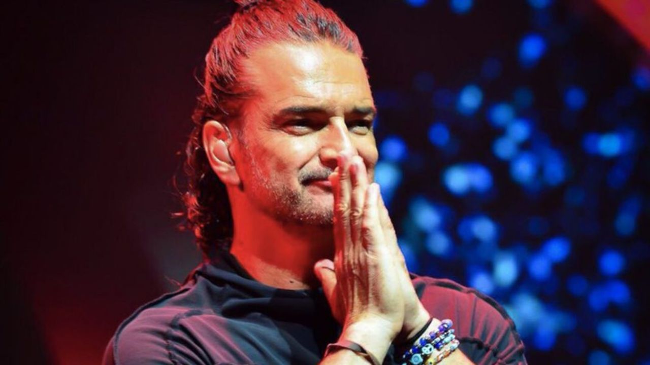 Ricardo Arjona se olvidó la letra al ver una mujer desnuda en el público