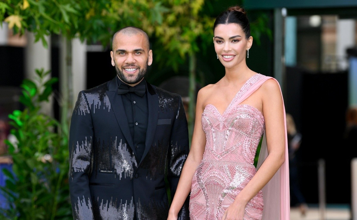 La esposa de Dani Alvez borró todas sus fotos juntos en las redes