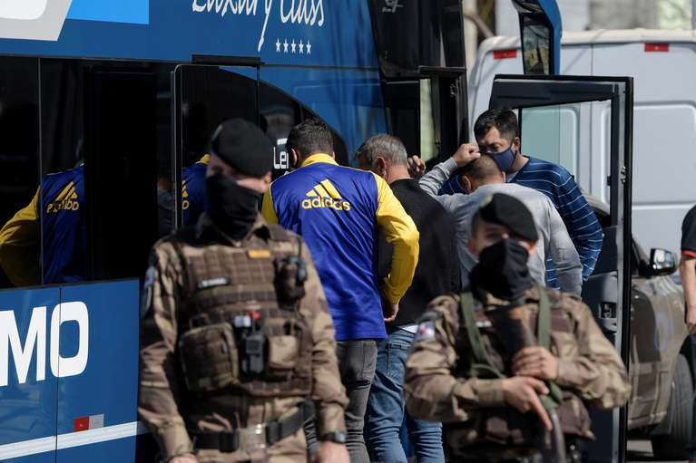 Boca llegó al país pero deberá aislarse durante una semana por romper la burbuja