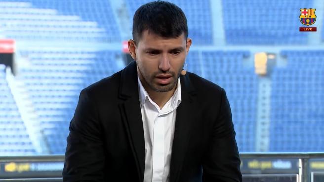 Entre lágrimas, el Kun Agüero anunció su retiro del fútbol