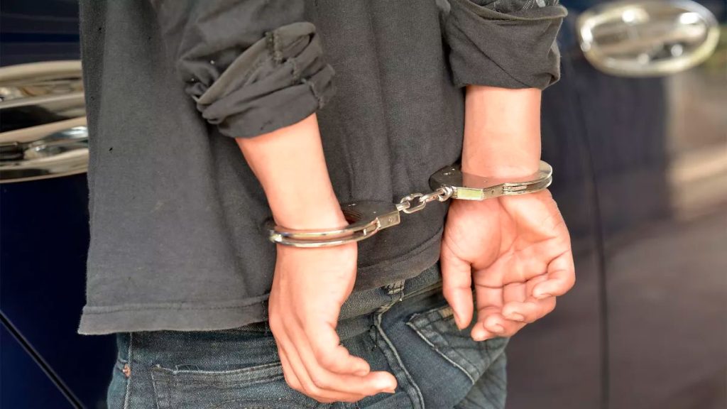 Amenazó a su expareja con prenderla fuego