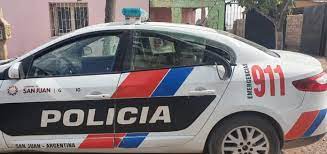 Fueron aprehendidos por tirar piedras a viviendas y dañar un patrullero