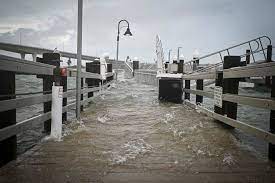 El huracán Idalia tocó tierra en Florida, hay inundaciones en la costa y 200 mil usuarios sin electricidad