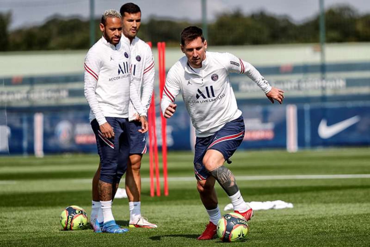 Messi en la lista de convocados y a un paso de debutar con el PSG