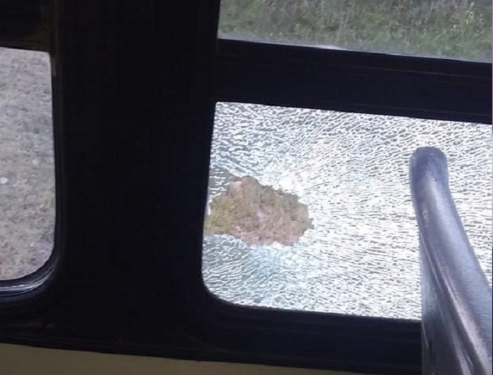 Susto en pleno trabajo: Apedrearon un colectivo