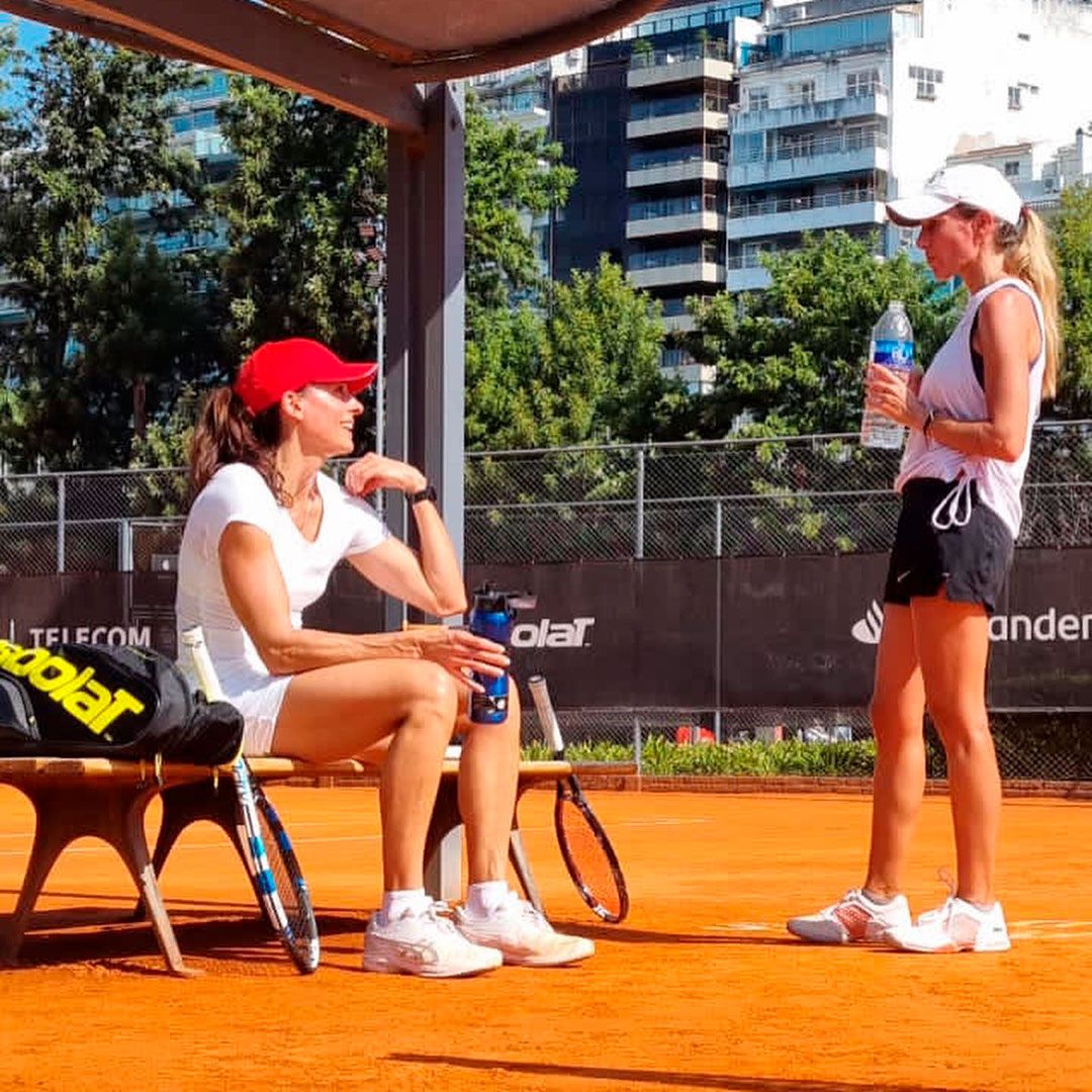 A los 51 años, Gabriela Sabatini volvió a jugar al tenis contra Gisela Dulko