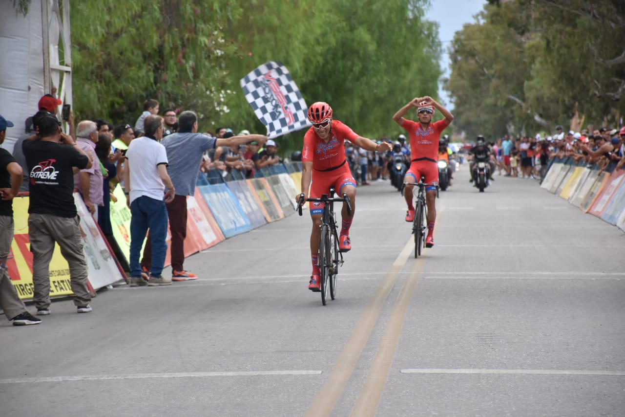El equipo Chimbas Te Quiero metió primero y segundo y se quedó con la última carrera del año 