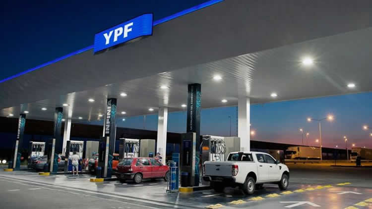 Sanjuaninos hacen largar filas en estaciones de YPF para cargar nafta a "precio viejo"