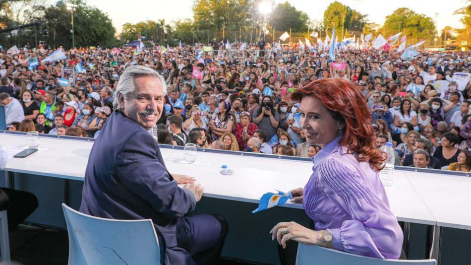 En el cierre de campaña de Todos, el Presidente duro contra Macri