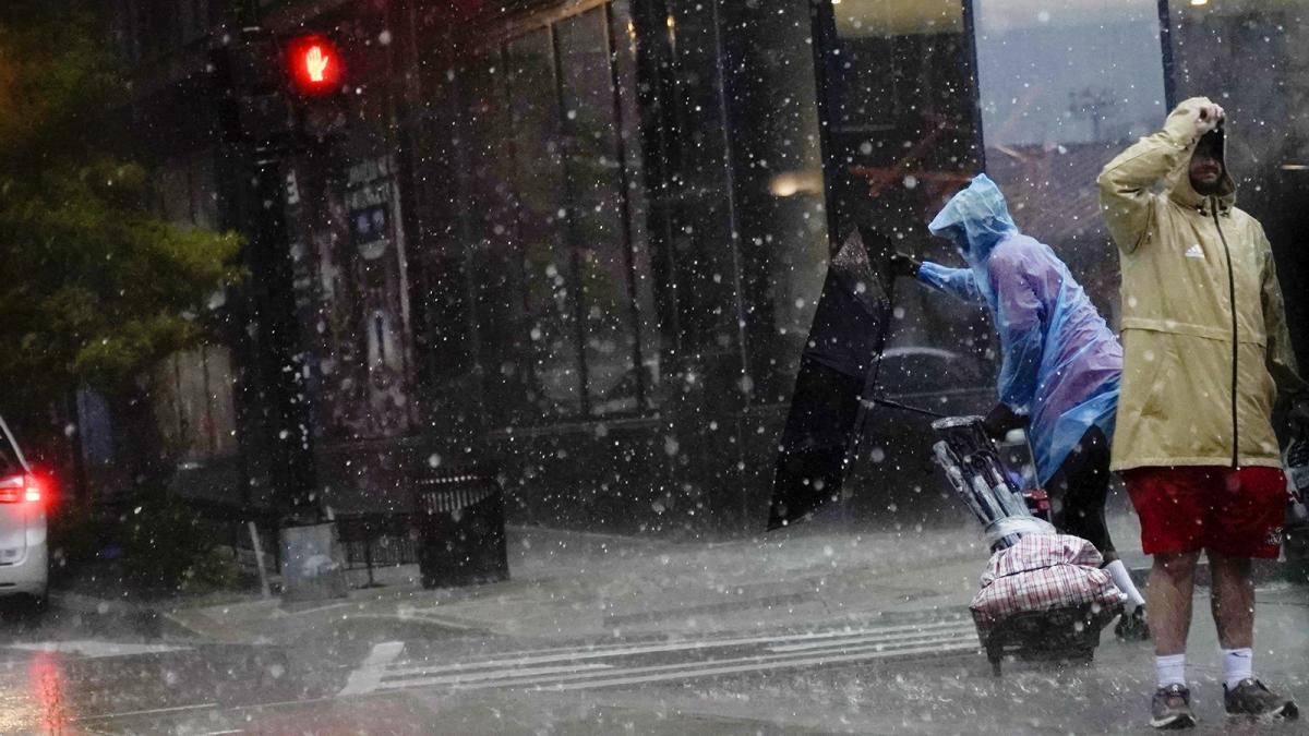 Al menos dos muertos y miles de personas sin electricidad por tormentas en Estados Unidos
