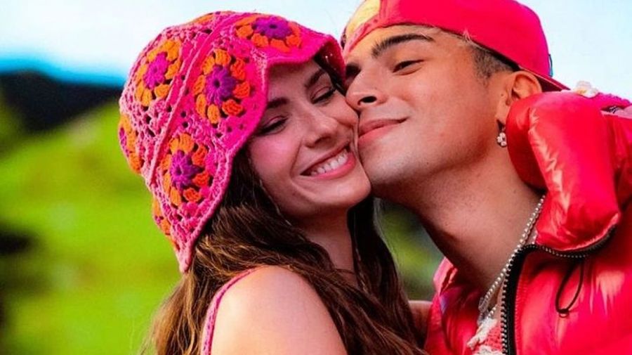 La China Suárez a los besos con Rusherking, en el videoclip de la canción que él le dedicó