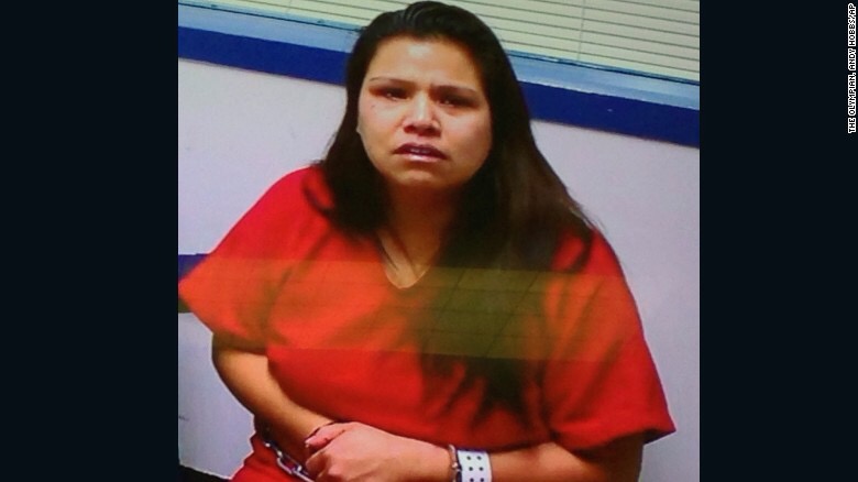 La mujer que intentó degollar a sus tres hijos bebés para mantener la casa tranquila