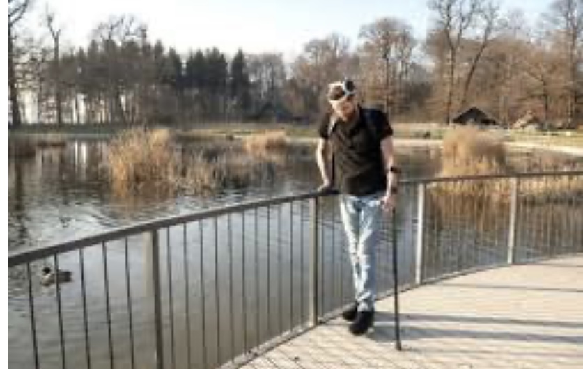 Un hombre tetrapléjico vuelve a caminar naturalmente por primera vez en el mundo