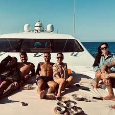 Tini Stoessel y Rodrigo de Paul disfrutan sus vacaciones junto a los jugadores de la Selección Argentina: las fotos