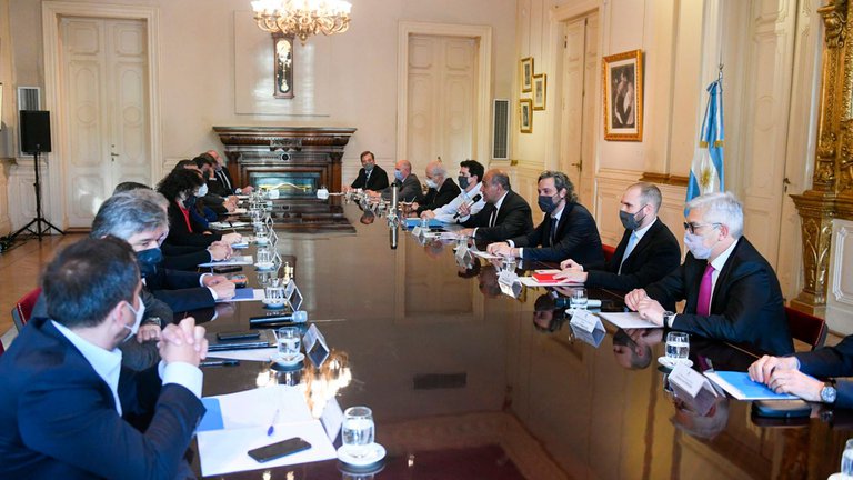 Manzur les hará rendir cuentas a los ministros para definir nuevos cambios