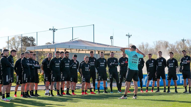 Se viene fecha de eliminatorias ante Paraguay y Scaloni ensaya equipo titular