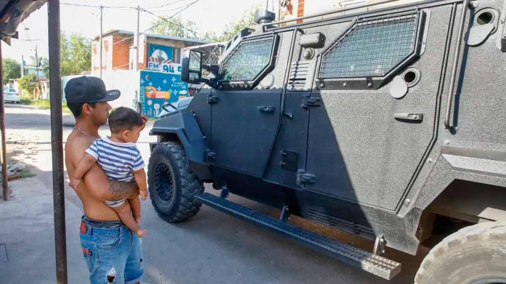 Gendarmes y fuerzas federales en Rosario: comenzó el accionar entre detenciones y aplausos
