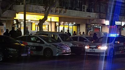 Revuelo en un banco sanjuanino por un celular 